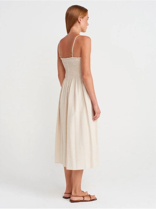 Mouwloze midi-jurk met a-lijn en bandeau dilvin - Kiabi Mouwloze midi-jurk met a-lijn en bandeau dilvin - Kiabi