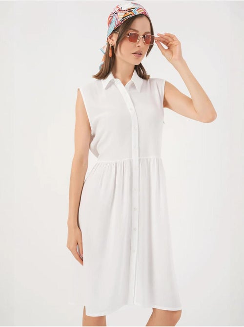 Mouwloze midi-jurk met knopen en overhemdkraag bdart - Kiabi Mouwloze midi-jurk met knopen en overhemdkraag bdart - Kiabi