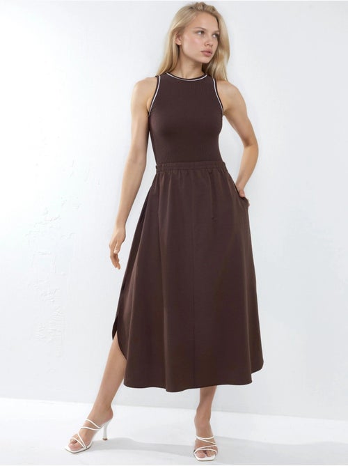 Mouwloze midi-jurk met ronde hals busem - Kiabi Mouwloze midi-jurk met ronde hals busem - Kiabi