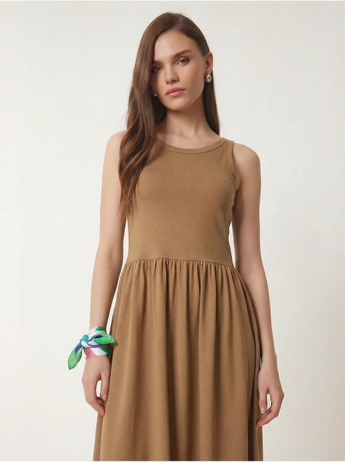 Mouwloze midi-jurk met ronde hals istanbul - Kiabi Mouwloze midi-jurk met ronde hals istanbul - Kiabi