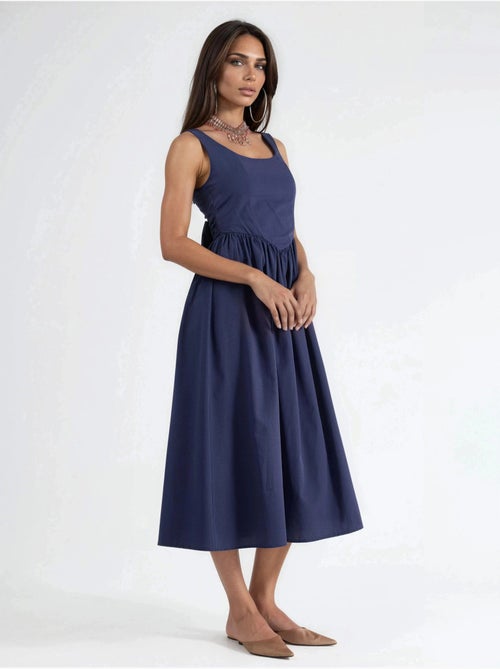 Mouwloze midi-jurk met ronde halslijn busem - Kiabi Mouwloze midi-jurk met ronde halslijn busem - Kiabi