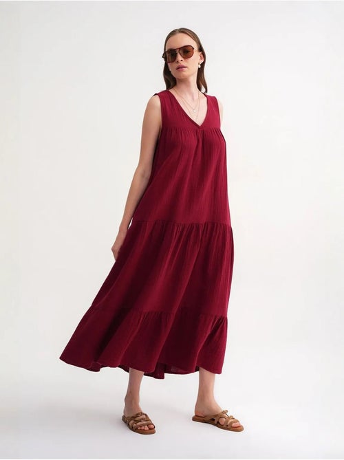 Mouwloze midi-jurk van mousseline met v-hals en zakken mixray - Kiabi Mouwloze midi-jurk van mousseline met v-hals en zakken mixray - Kiabi