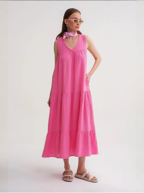Mouwloze midi-jurk van mousseline met v-hals en zakken mixray - Kiabi Mouwloze midi-jurk van mousseline met v-hals en zakken mixray - Kiabi