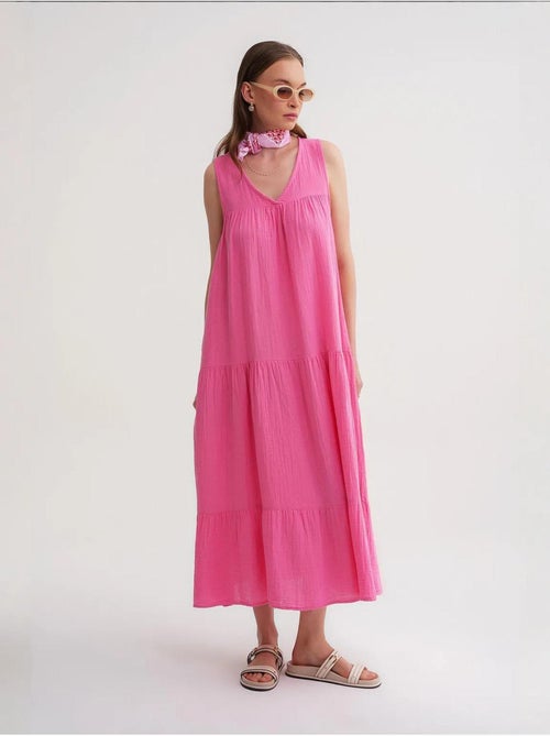 Mouwloze midi-jurk van mousseline met v-hals en zakken mixray - Kiabi Mouwloze midi-jurk van mousseline met v-hals en zakken mixray - Kiabi