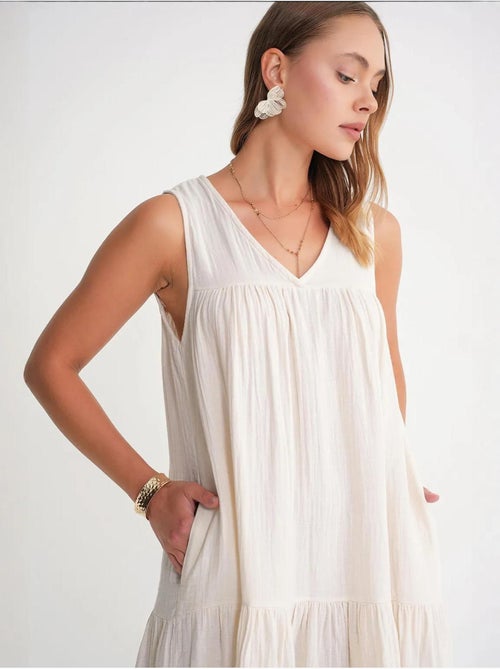 Mouwloze midi-jurk van mousseline met v-hals en zakken mixray - Kiabi Mouwloze midi-jurk van mousseline met v-hals en zakken mixray - Kiabi