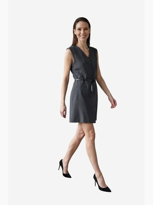 Mouwloze mini shiftjurk met v-hals en ceintuur my fashion - Kiabi Mouwloze mini shiftjurk met v-hals en ceintuur my fashion - Kiabi