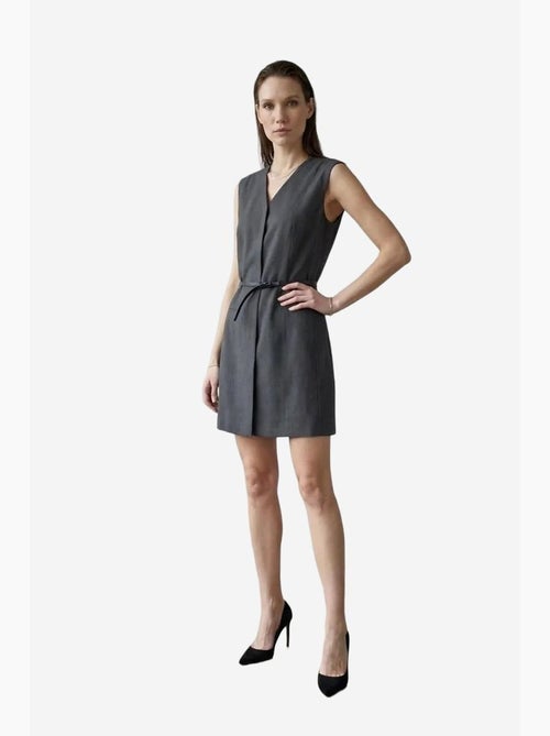 Mouwloze mini shiftjurk met v-hals en ceintuur my fashion - Kiabi Mouwloze mini shiftjurk met v-hals en ceintuur my fashion - Kiabi