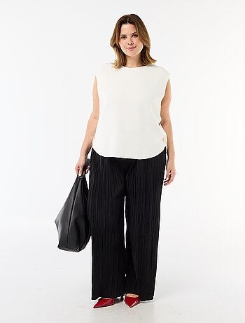 Mouwloze trui met goudkleurige knopen aan de zijkant