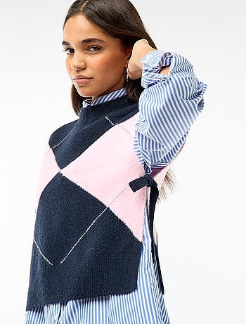 Mouwloze trui met knooplintjes aan weerszijden