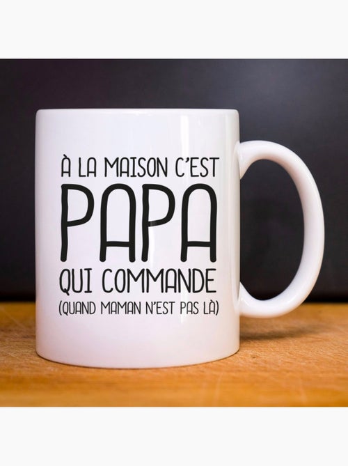 Mug A LA MAISON C'EST PAPA QUI COMMANDE 2 WAF - Kiabi Mug A LA MAISON C'EST PAPA QUI COMMANDE 2 WAF - Kiabi
