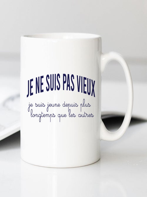 Mug JE NE SUIS PAS VIEUX, JE SUIS JEUNE DEPUIS PLUS LONGTEMPS QUE LES AUTRES - Kiabi Mug JE NE SUIS PAS VIEUX, JE SUIS JEUNE DEPUIS PLUS LONGTEMPS QUE LES AUTRES - Kiabi
