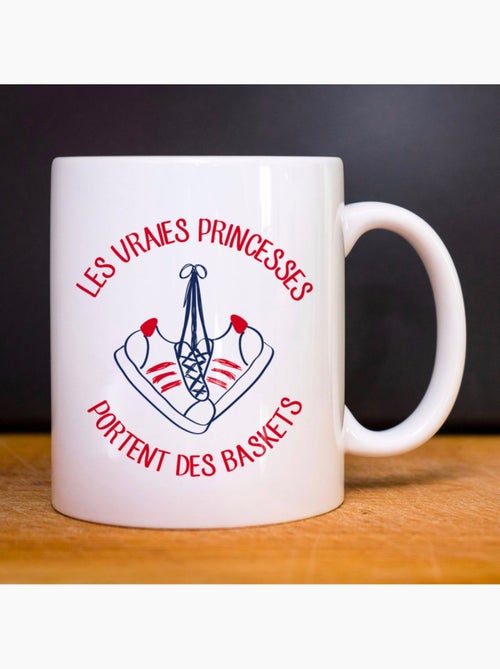 Mug LES VRAIES PRINCESSES PORTENT DES BASKETS - Kiabi Mug LES VRAIES PRINCESSES PORTENT DES BASKETS - Kiabi