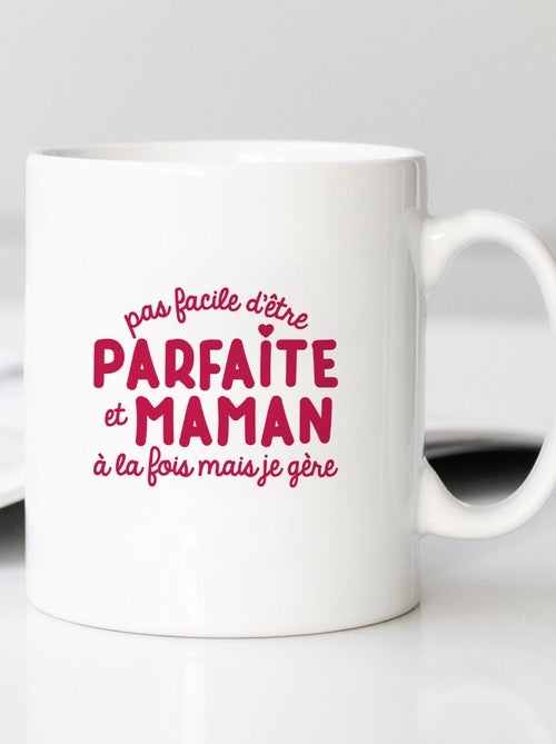 Mug PAS FACILE D'ÊTRE PARFAITE ET MAMAN À LA FOIS MAIS JE GÈRE - Kiabi Mug PAS FACILE D'ÊTRE PARFAITE ET MAMAN À LA FOIS MAIS JE GÈRE - Kiabi