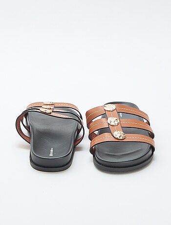 Mules avec boutons dorés fantaisies