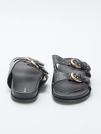 Mules met banden en goudkleurige gespen