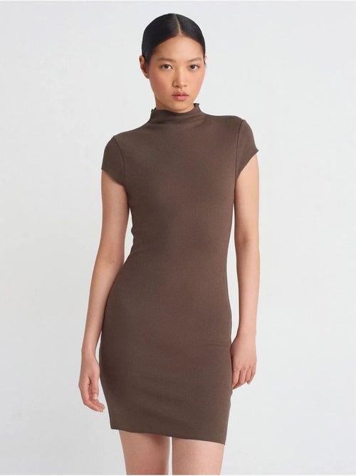 Naadloze bodycon mini-jurk dilvin - Kiabi Naadloze bodycon mini-jurk dilvin - Kiabi