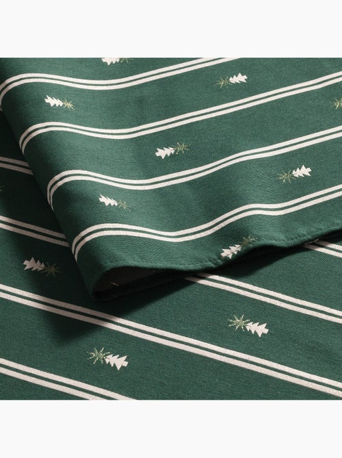 Nappe de noël à doubles rayures avec fil lurex et sapins brodés en relief - gamusi. - Kiabi Nappe de noël à doubles rayures avec fil lurex et sapins brodés en relief - gamusi. - Kiabi