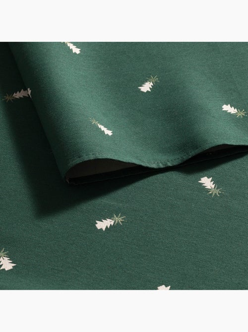 Nappe de noël avec fil lurex et sapins brodés en relief - gamusi. - Kiabi Nappe de noël avec fil lurex et sapins brodés en relief - gamusi. - Kiabi