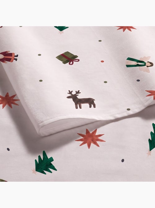 Nappe de noël imperméable avec imprimé père noël, rennes, cadeaux et sapins - gamusi. - Kiabi Nappe de noël imperméable avec imprimé père noël, rennes, cadeaux et sapins - gamusi. - Kiabi