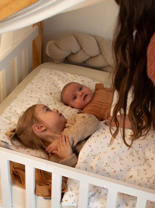 Omkeerbaar kinderdekbed en -kussen van katoenen mousseline - Kiabi Omkeerbaar kinderdekbed en -kussen van katoenen mousseline - Kiabi