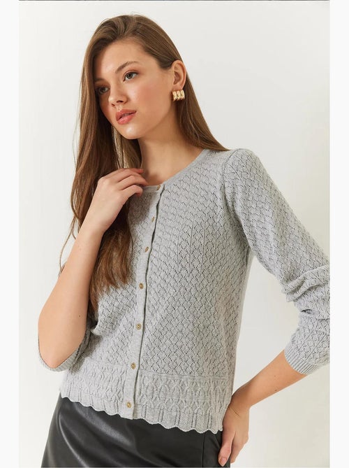 Opengewerkte gebreide cardigan met lange mouwen en knoopjes lucci - Kiabi Opengewerkte gebreide cardigan met lange mouwen en knoopjes lucci - Kiabi