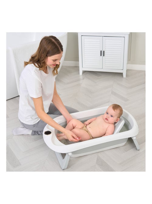 Opvouwbaar babybadje - Inclusief thermometer en badzitje | SUPERBE BEBE - Kiabi Opvouwbaar babybadje - Inclusief thermometer en badzitje | SUPERBE BEBE - Kiabi