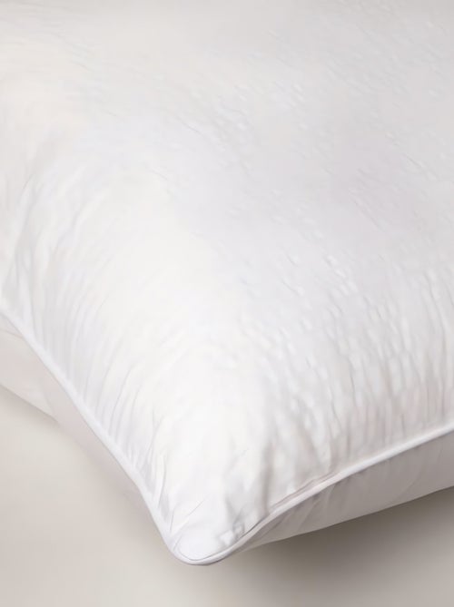 Oreiller blanc sensation duvet 50x70 cm CARESSE - Kiabi Oreiller blanc sensation duvet 50x70 cm CARESSE - Kiabi