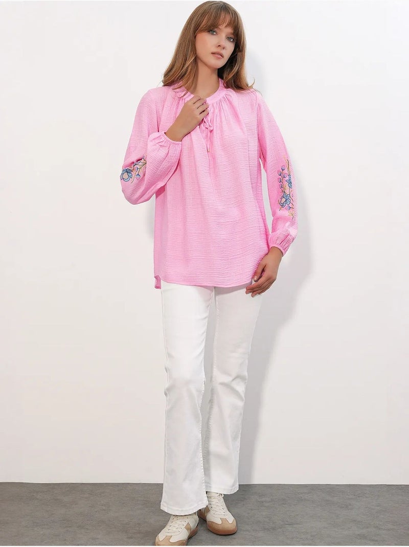 Oversized blouse van crêpe met borduursel bdart Fluorroze/Solinotes - Kiabi