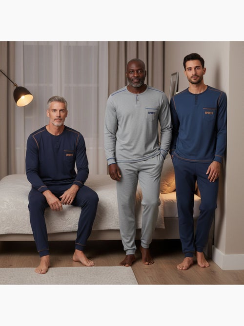 Ozabi herenpyjama set van 3, katoen gevoerd fleece, geknoopte kraag - Kiabi Ozabi herenpyjama set van 3, katoen gevoerd fleece, geknoopte kraag - Kiabi