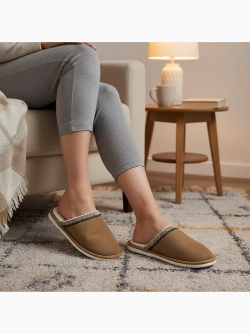 Ozabi mules femme unies, suédine synthétique, bordure tressée scandinave - Kiabi Ozabi mules femme unies, suédine synthétique, bordure tressée scandinave - Kiabi