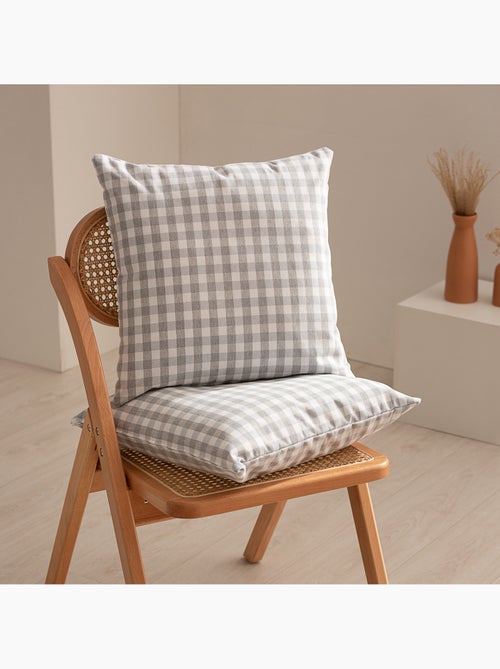 Pack de deux housses de coussin à carreaux vichy, en tissu imperméable - Gamusi. - Kiabi Pack de deux housses de coussin à carreaux vichy, en tissu imperméable - Gamusi. - Kiabi