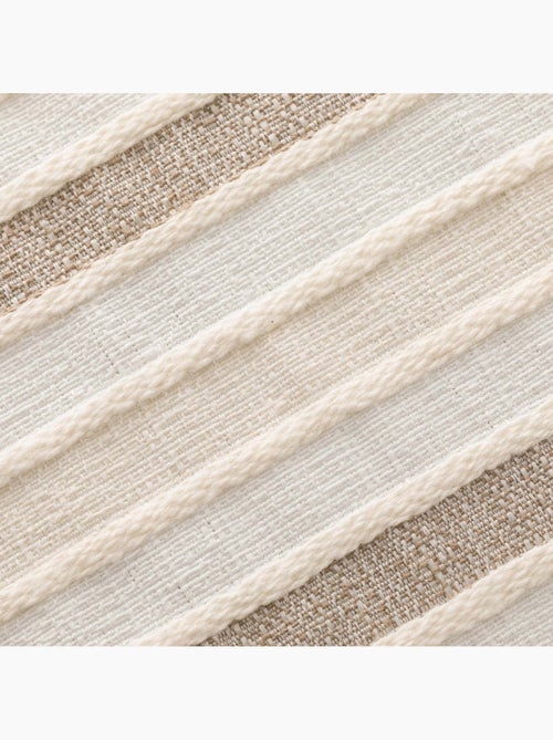 Pack de deux housses de coussin avec motif géométrique, tissu en fil teint - Gamusi. - Kiabi Pack de deux housses de coussin avec motif géométrique, tissu en fil teint - Gamusi. - Kiabi
