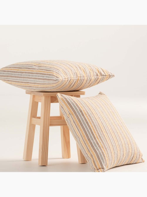 Pack de deux housses de coussin avec motif géométrique, tissu en fil teint - Gamusi. - Kiabi Pack de deux housses de coussin avec motif géométrique, tissu en fil teint - Gamusi. - Kiabi
