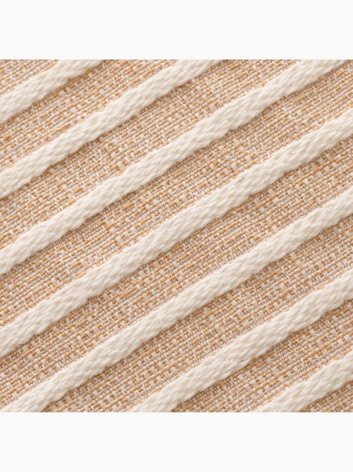 Pack de deux housses de coussin chiné à rayures, tissu en relief bicolore - Gamusi. - Kiabi Pack de deux housses de coussin chiné à rayures, tissu en relief bicolore - Gamusi. - Kiabi