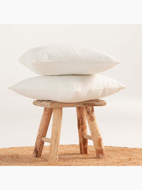 Pack de deux housses de coussin chiné à rayures, tissu en relief bicolore - Gamusi. - Kiabi Pack de deux housses de coussin chiné à rayures, tissu en relief bicolore - Gamusi. - Kiabi