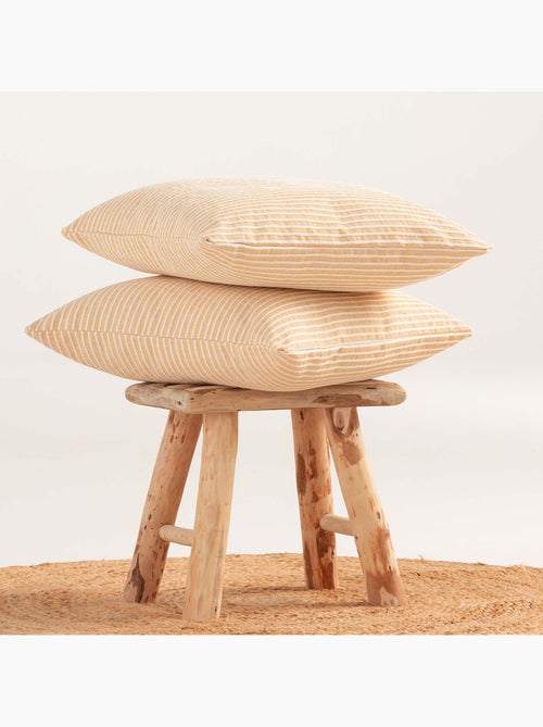 Pack de deux housses de coussin chiné à rayures, tissu en relief bicolore - Gamusi. - Kiabi Pack de deux housses de coussin chiné à rayures, tissu en relief bicolore - Gamusi. - Kiabi