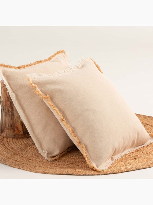 Pack de deux housses de coussin unies en tissu texturé en relief, avec franges - Gamusi. - Kiabi Pack de deux housses de coussin unies en tissu texturé en relief, avec franges - Gamusi. - Kiabi