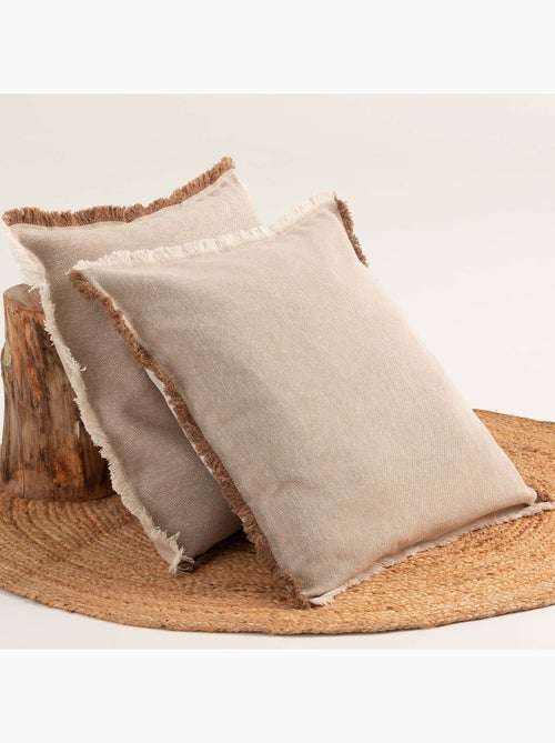 Pack de deux housses de coussin unies en tissu texturé en relief, avec franges - Gamusi. - Kiabi Pack de deux housses de coussin unies en tissu texturé en relief, avec franges - Gamusi. - Kiabi