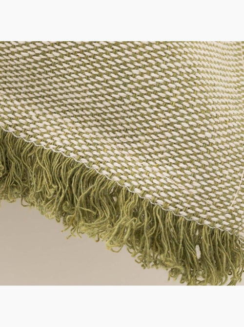 Pack de deux housses de coussin unies en tissu texturé en relief, avec franges - Gamusi. - Kiabi Pack de deux housses de coussin unies en tissu texturé en relief, avec franges - Gamusi. - Kiabi