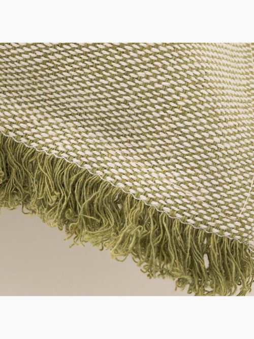 Pack de deux housses de coussin unies en tissu texturé en relief, avec franges - Gamusi. - Kiabi Pack de deux housses de coussin unies en tissu texturé en relief, avec franges - Gamusi. - Kiabi