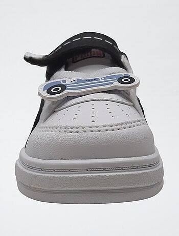 Paire de baskets 'Puma' avec patch 'voiture'