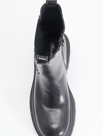 Paire de boots à talon avec clous fantaisie