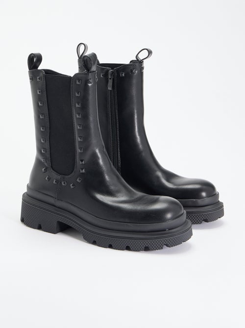 Paire de boots à talon avec clous fantaisie - Kiabi Paire de boots à talon avec clous fantaisie - Kiabi