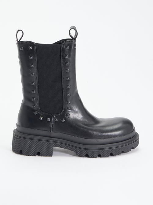 Paire de boots à talon avec clous fantaisie - Kiabi Paire de boots à talon avec clous fantaisie - Kiabi