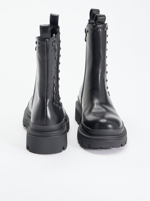 Paire de boots à talon avec clous fantaisie - Kiabi Paire de boots à talon avec clous fantaisie - Kiabi