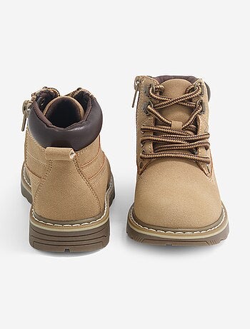 Paire de boots type trekking à lacets