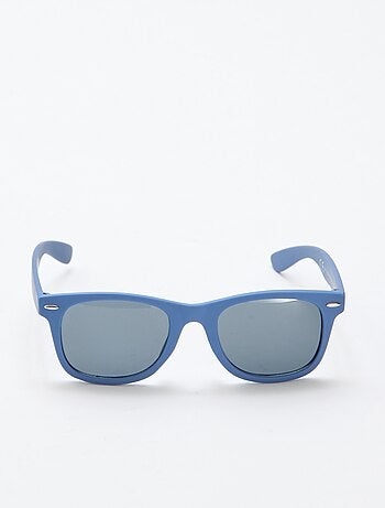 Paire de lunette de soleil classique unie