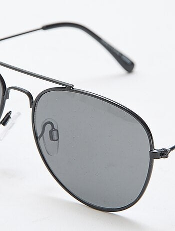 Paire de lunettes de soleil style aviateur