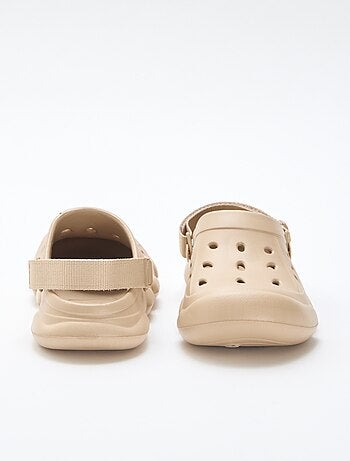 Paire de mules de plage fermées