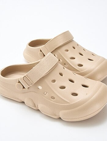 Paire de mules de plage fermées